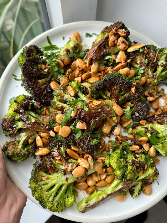 Brocoli grillé, beurre noisette et amandes au sumac