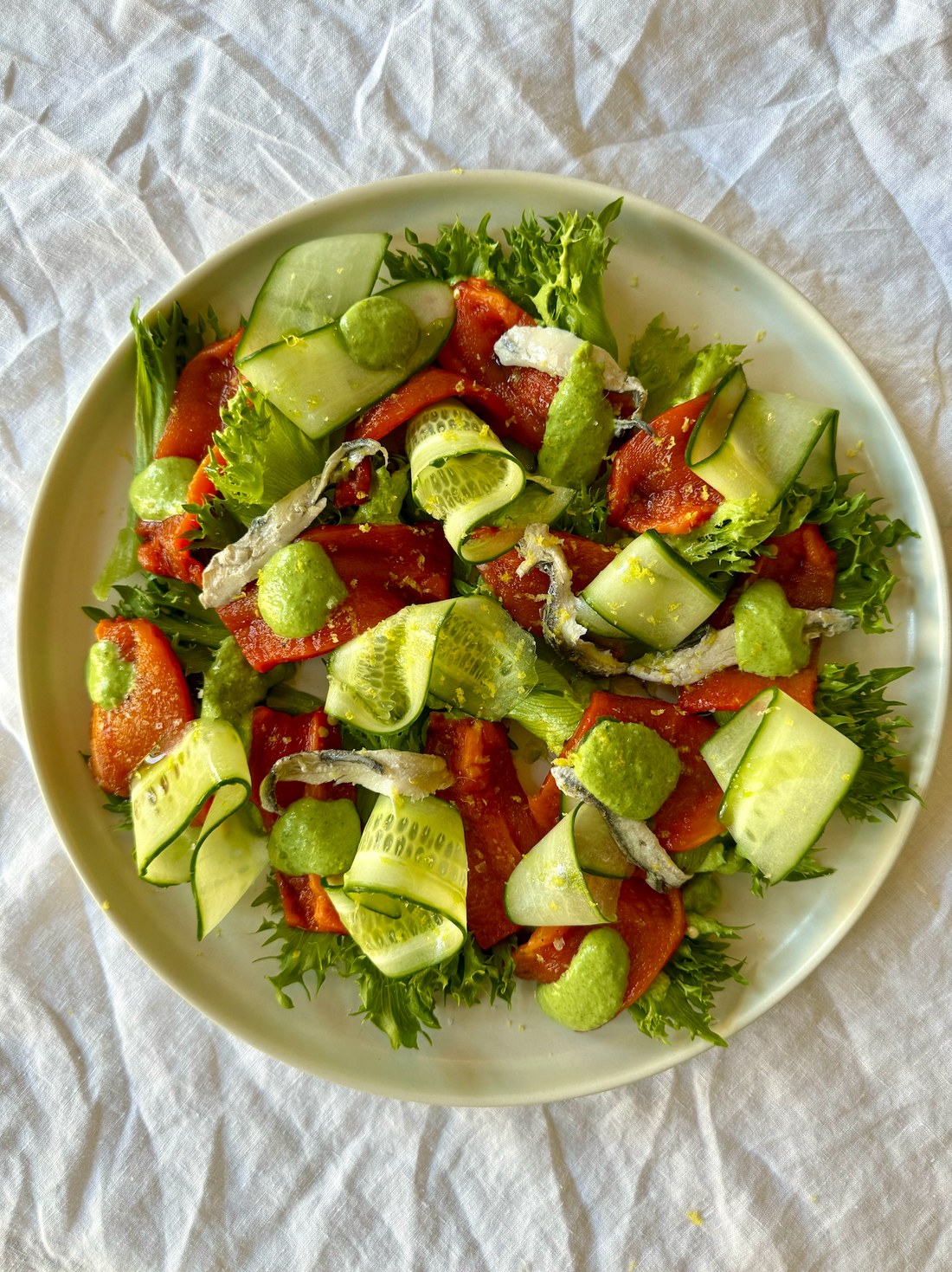 Salade de poivrons rôtis et vinaigrette green goddess