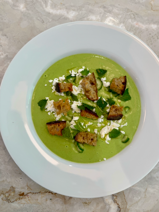 Gaspacho à l’avocat, pois et concombre