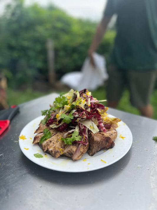 Côtes de porc et salade de radicchio