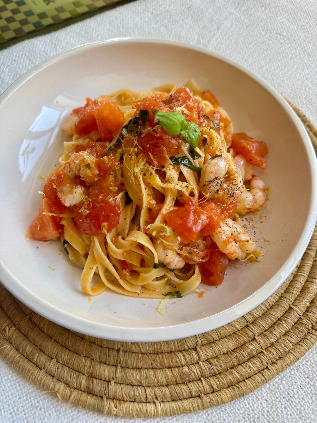 Tagliatelles aux tomates, crevettes et vermouth
