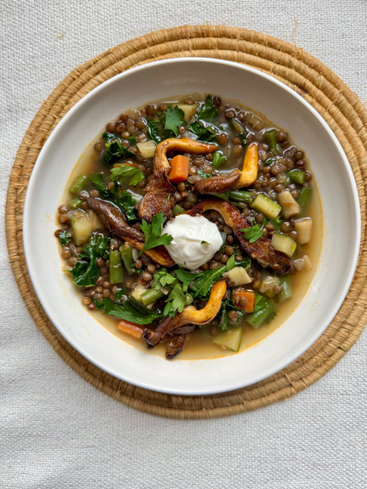 Soupe aux lentilles et légumes à la harissa, pleurotes poêlées