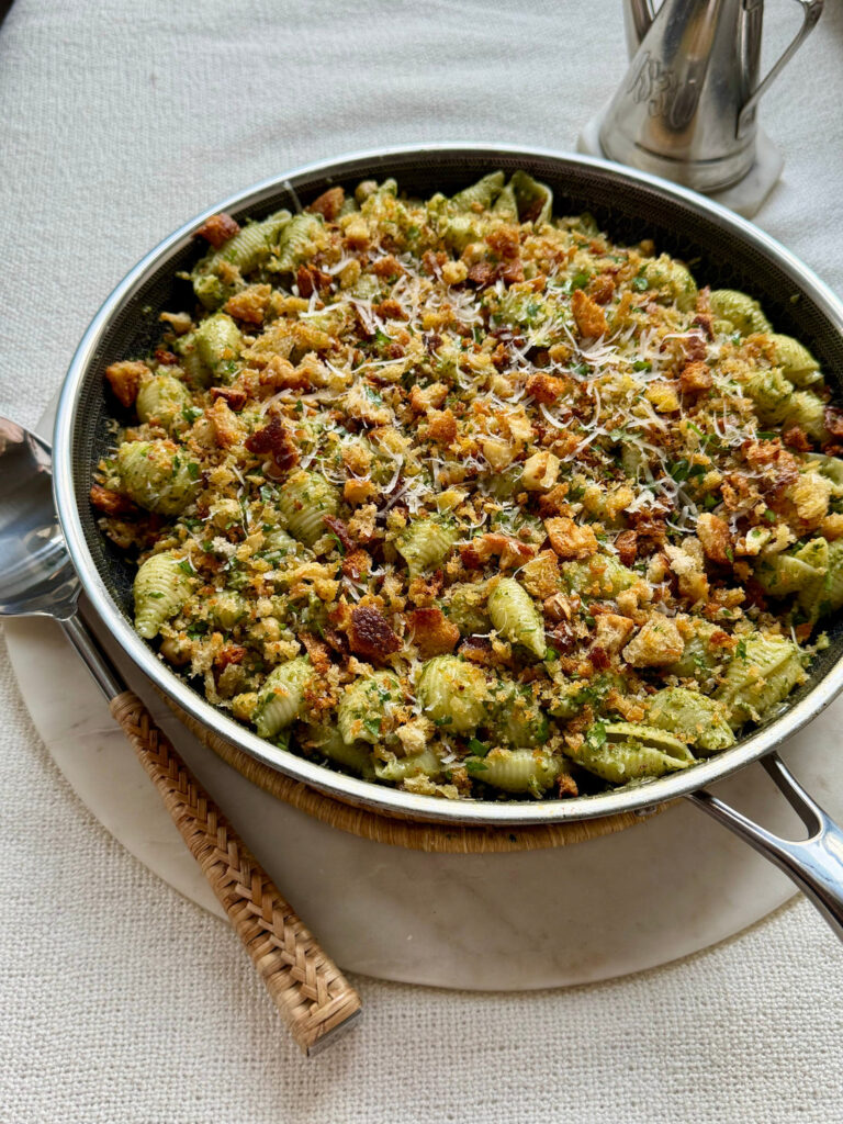 Pâtes façon «pain à l’ail» au pesto et pois chiches