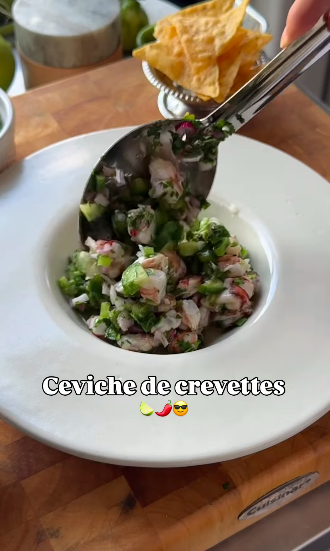 Ceviche de crevettes à la lime, coriandre et jalapeño