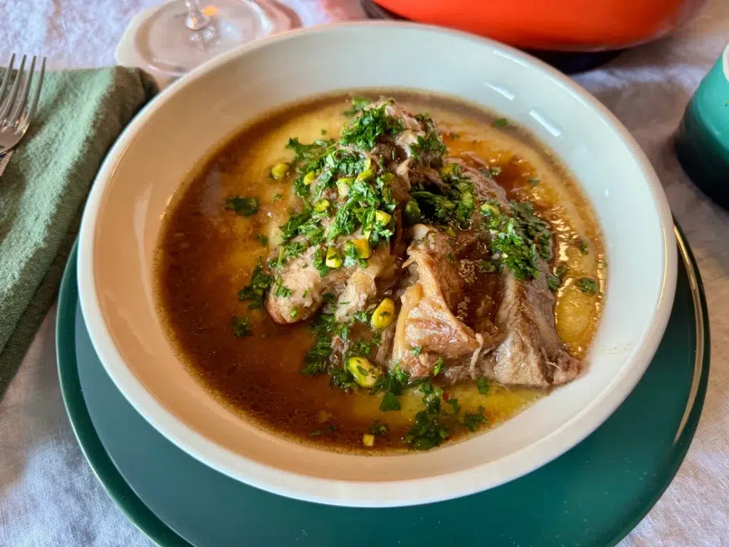 Épaule de porc braisée aux pommes et à l’érable