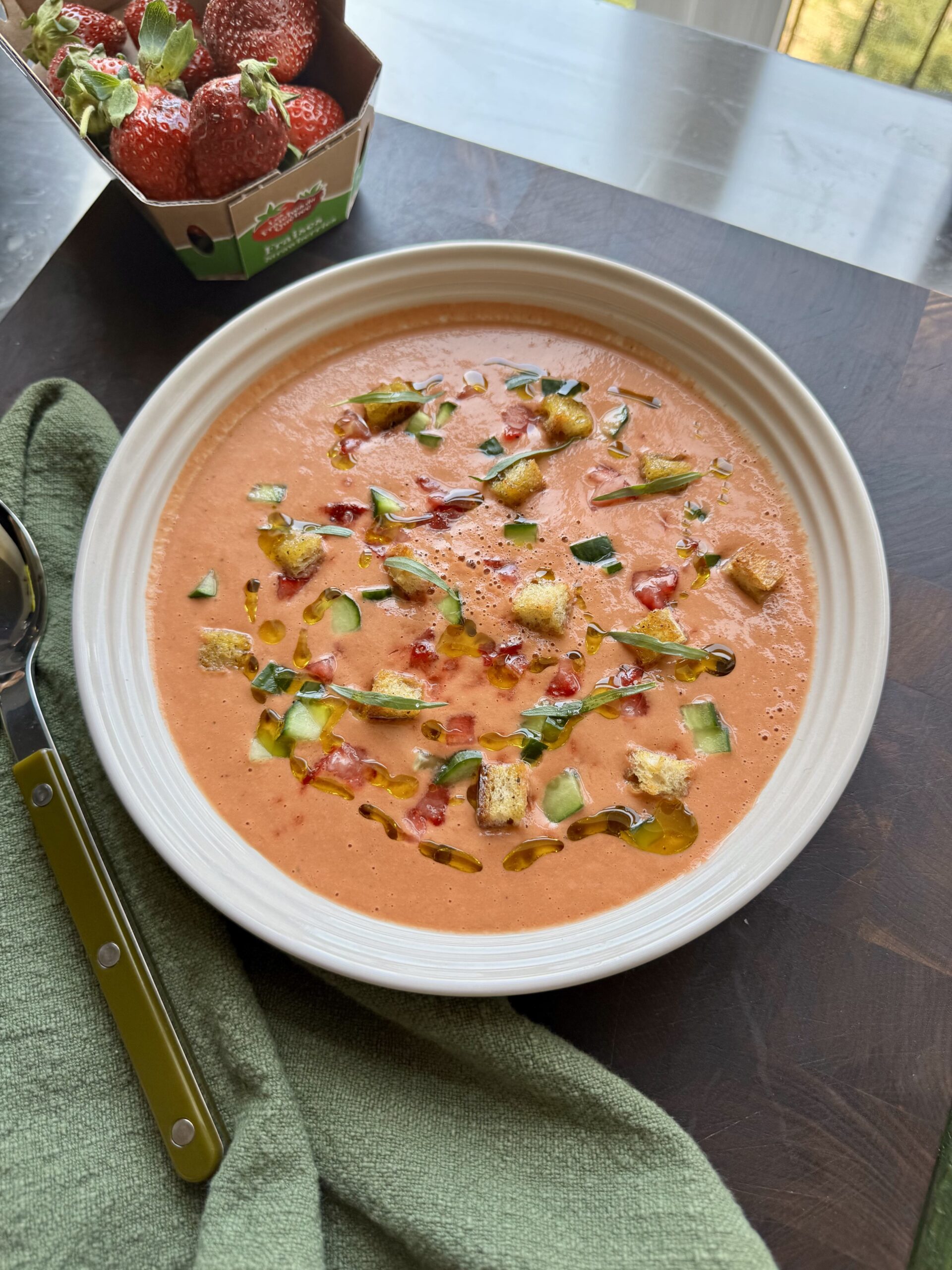Gaspacho aux fraises du Québec et à l’estragon
