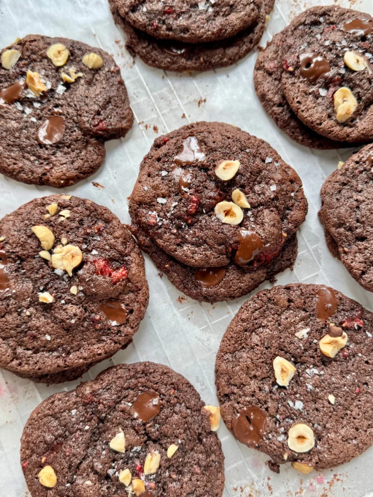 Biscuits choco-noisette et framboises