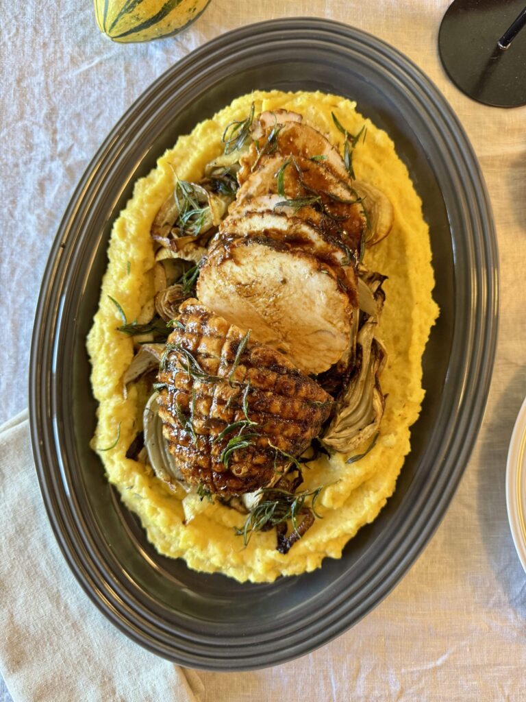 Rôti de dindon désossé glacé à l’érable, à l’ail et au romarin