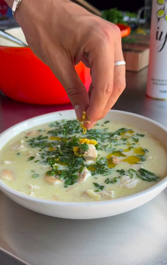 Greek Chicken and Lemon Soup (Avgolemono) – 5 Ingredients