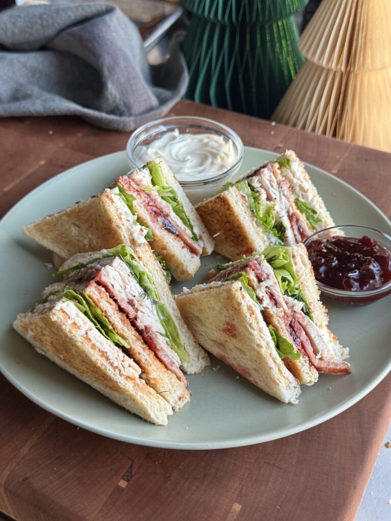 Club sandwich à la dinde et sauce canneberge