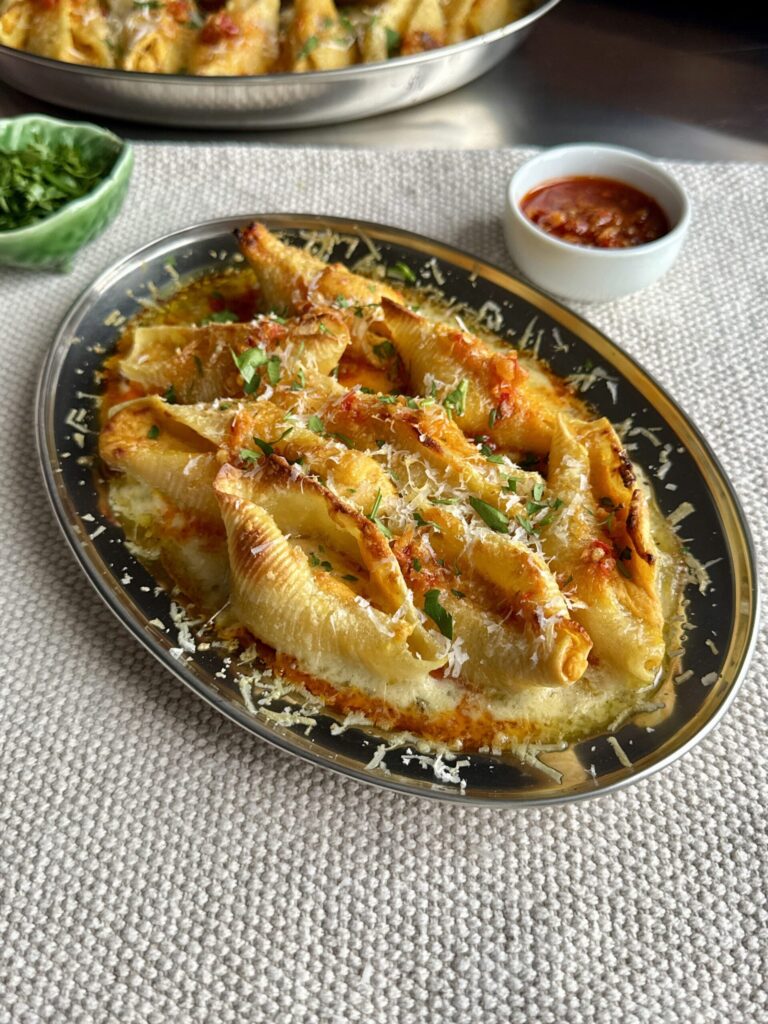 Coquilles géantes farcies à la courge et au fromage de chèvre, sauce crémeuse au citron
