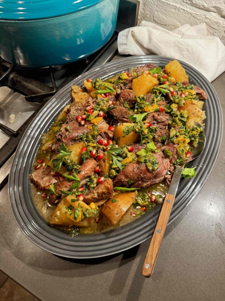 Gigot d’agneau braisé au vin blanc, orange et fenouil
