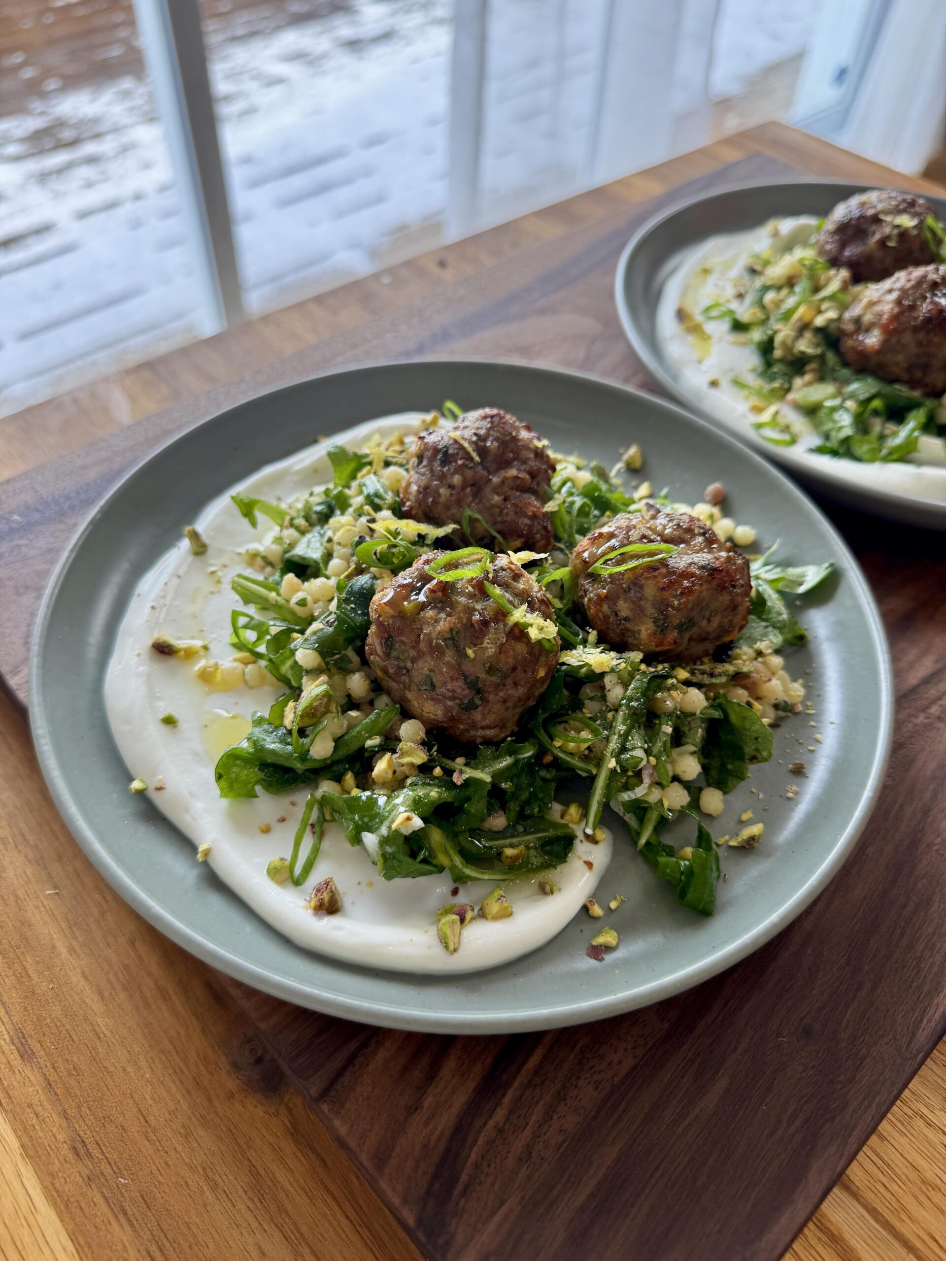 Boulettes de canard à la pistache avec salade de pastina