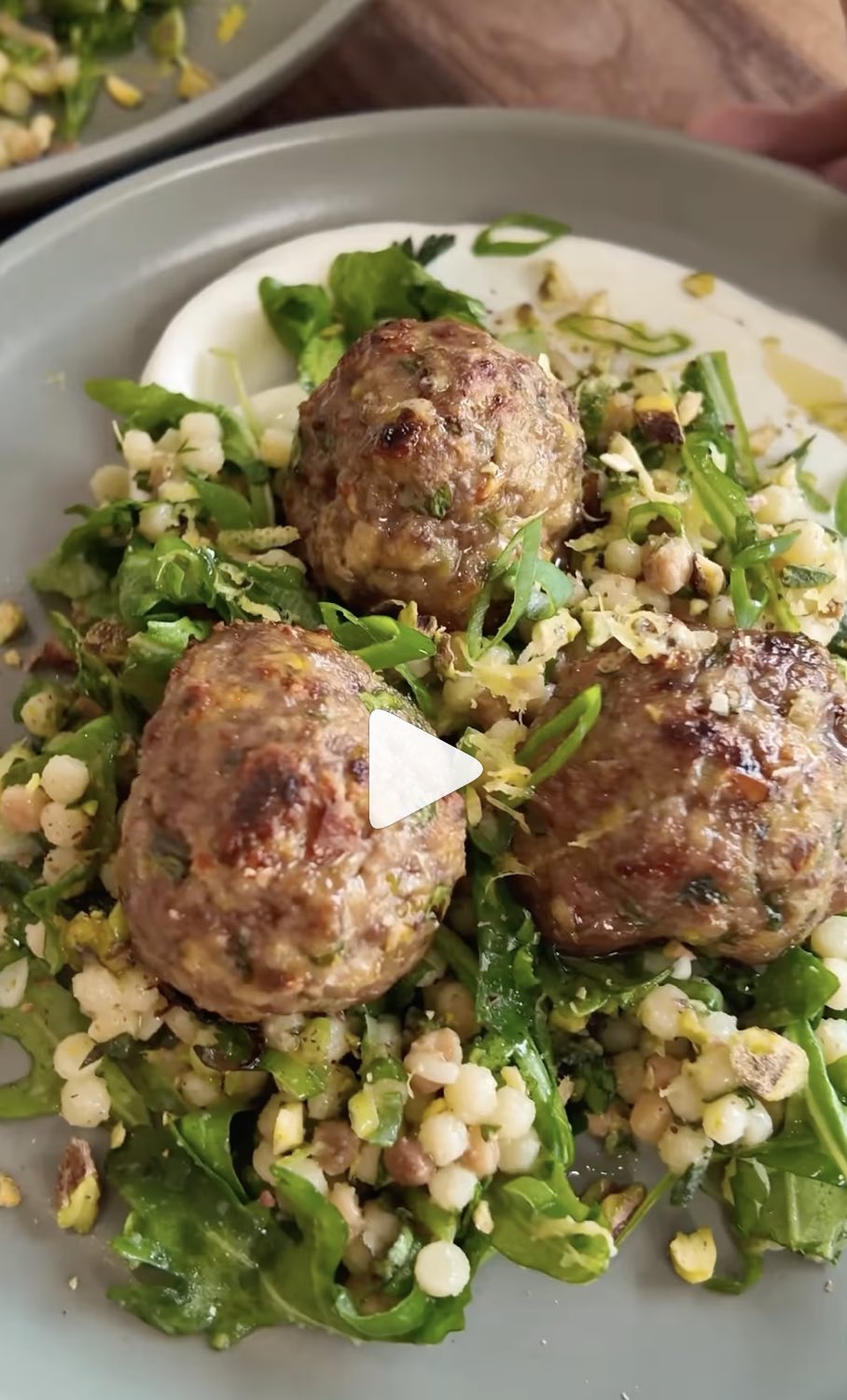 Boulettes de canard à la pistache avec salade de pastina