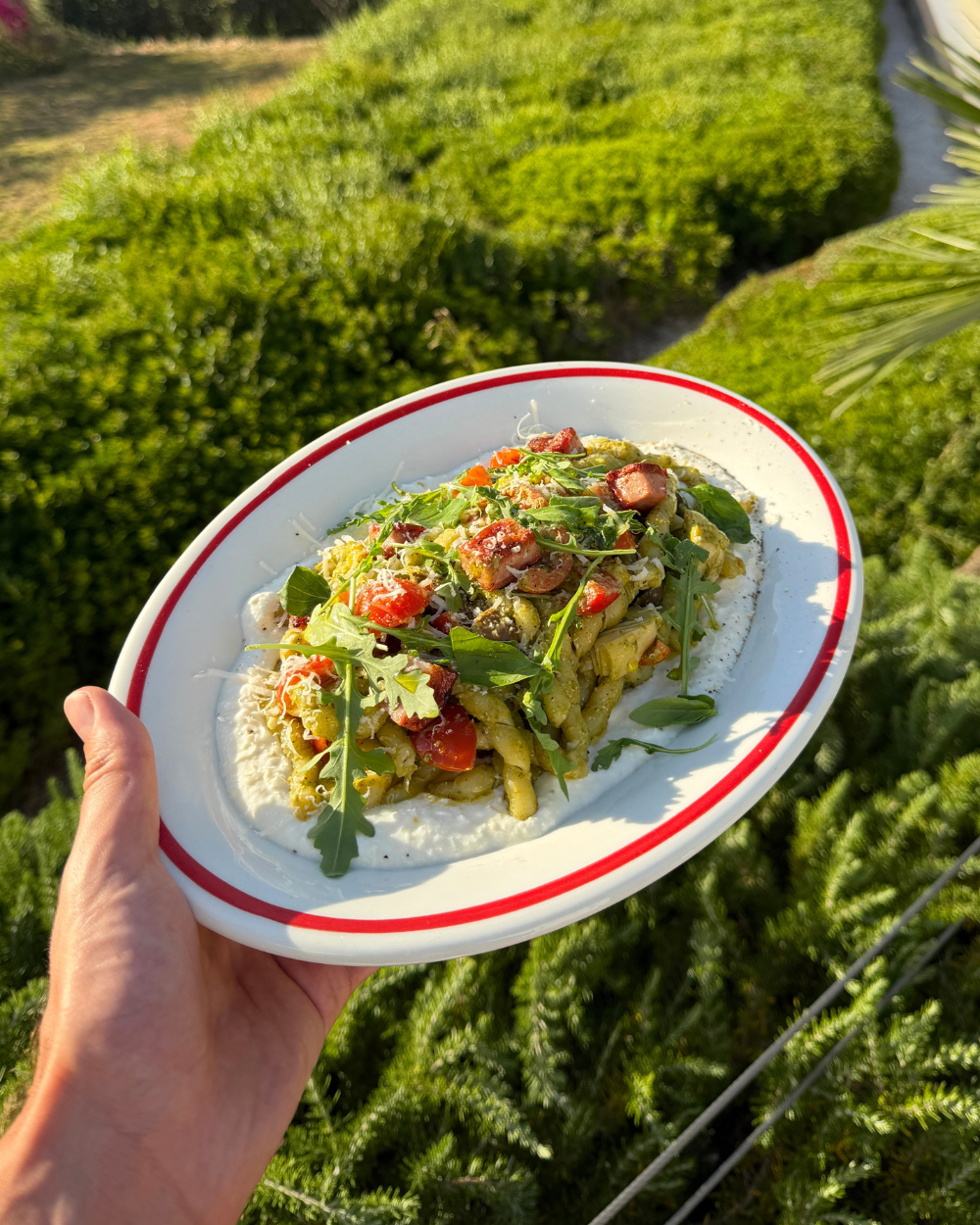 Busiate au pesto et mortadelle croustillante sur lit de ricotta au citron