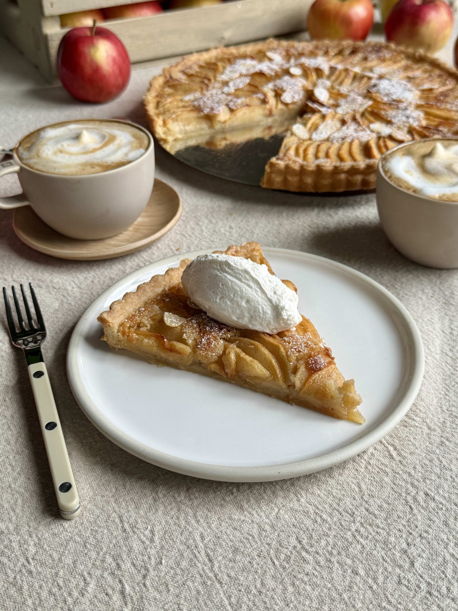 Tarte fine aux pommes et aux amandes