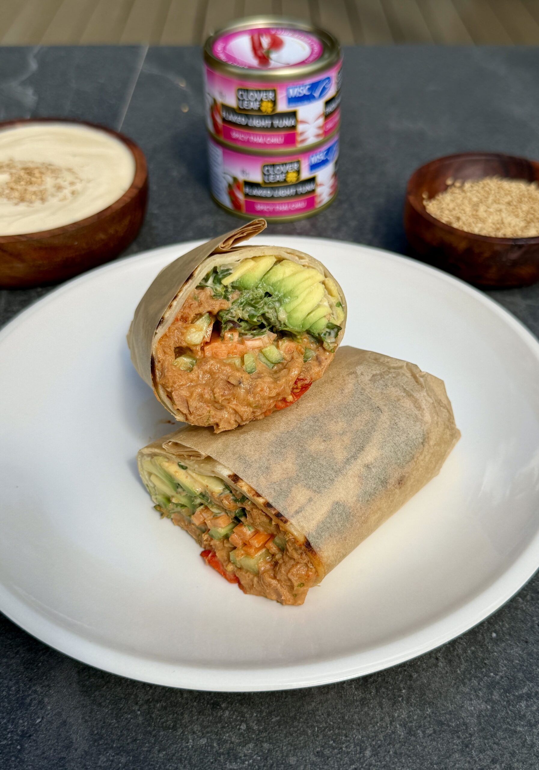 Wrap de thon épicé avec sauce crémeuse au sésame